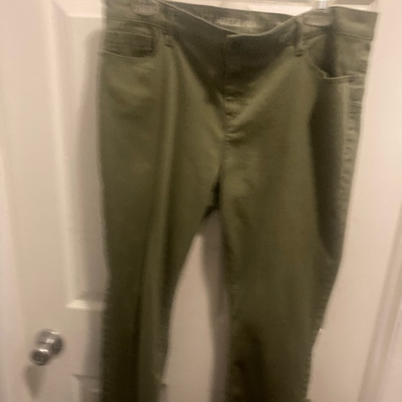 Juniors Joe Boxer Size 15 Push up Skinny Jeans Green or army green as pictured - Picture 1 of 10